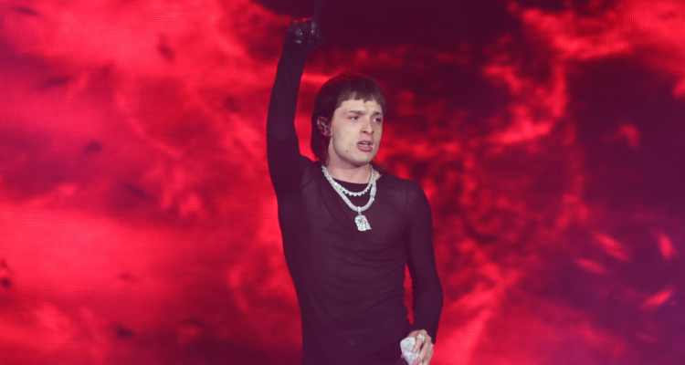 Gobierno se ausentó: fracasa sesión para discutir proyecto que restringe a cantantes ligados al narco