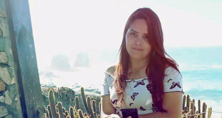 Asesinan a funcionaria municipal a plena luz del día y frente a transeúntes en Pichilemu