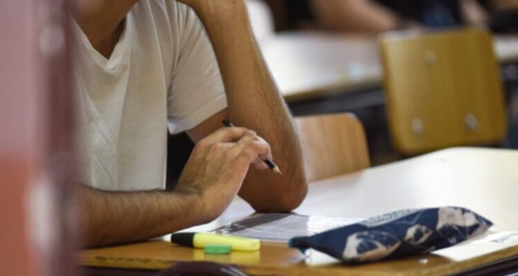 Cuáles son los colegios municipales, públicos, liceos y subvencionados con los puntajes más altos en la última PAES en Chile.