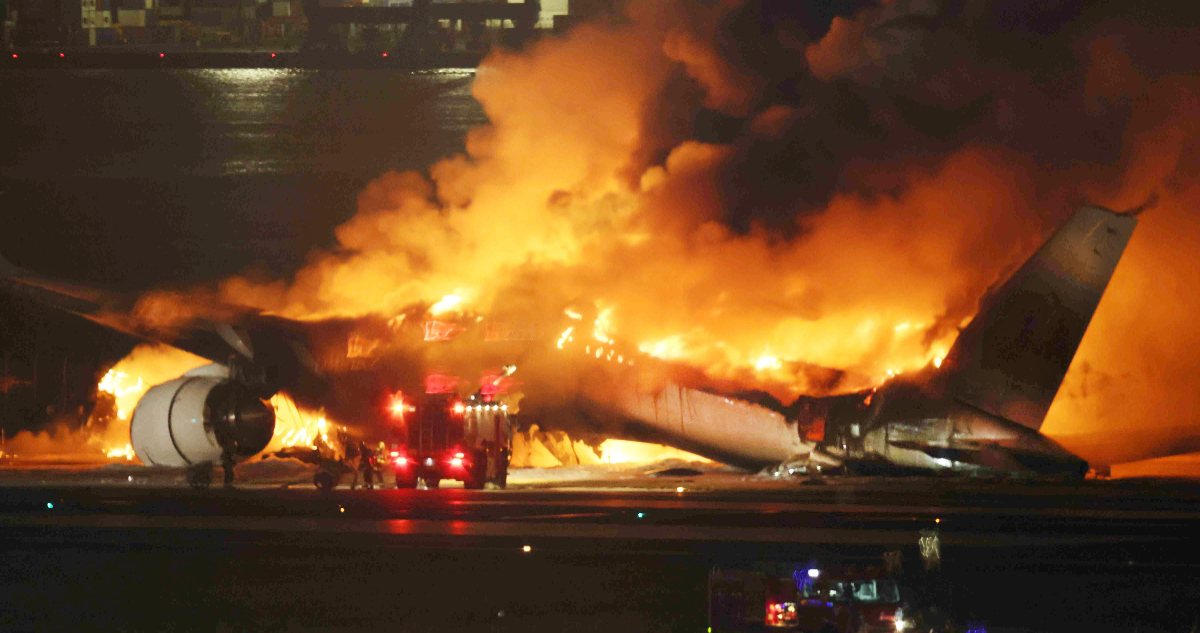 Así fue cómo la tripulación logró rescatar a 367 personas en el trágico choque de dos aviones en Tokio