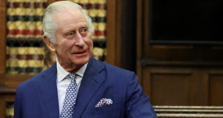 Rey Carlos III en fotografía compartida en su Instagram en referencia a hipertrofia benigna de próstata