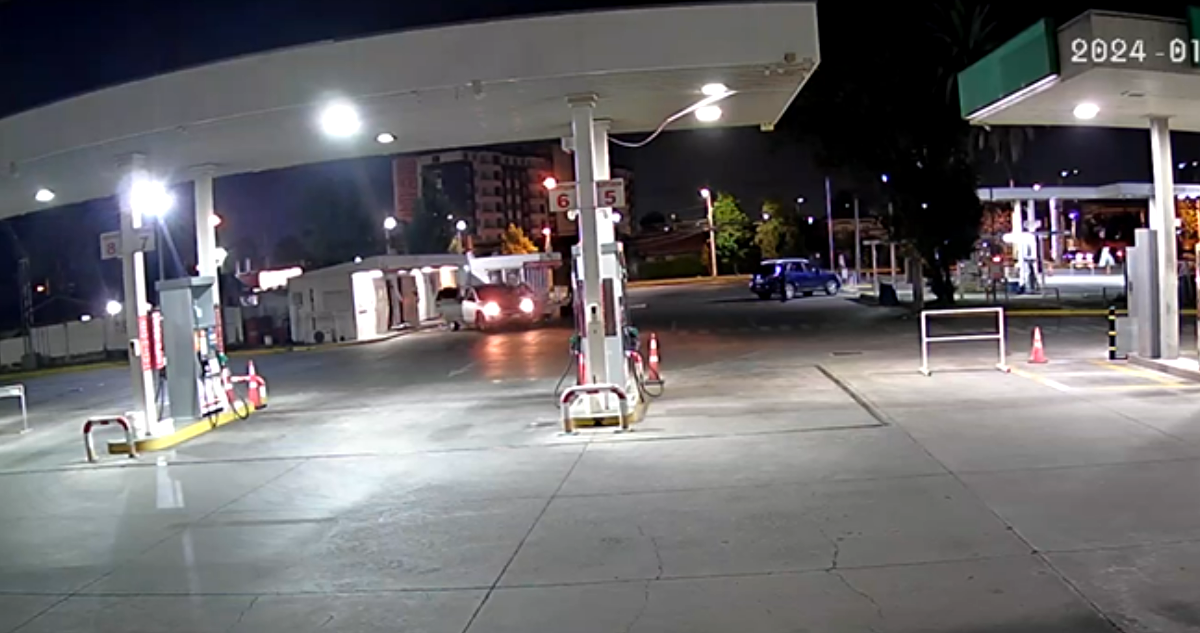 Delincuentes roban caja fuerte de servicentro en Maipú: tenía recaudación del fin de semana largo
