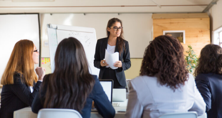 Banco Santander lanza nueva edición de su programa SW50 para impulsar el liderazgo femenino