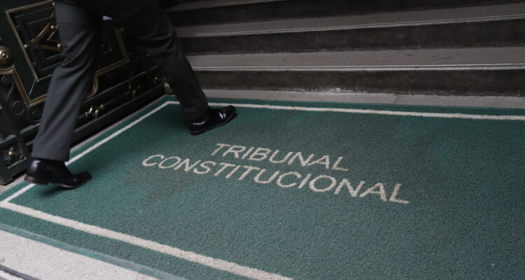 Núñez (PC) confirma que grupo transversal de senadores irá al TC este viernes por Ley Corta de Isapres