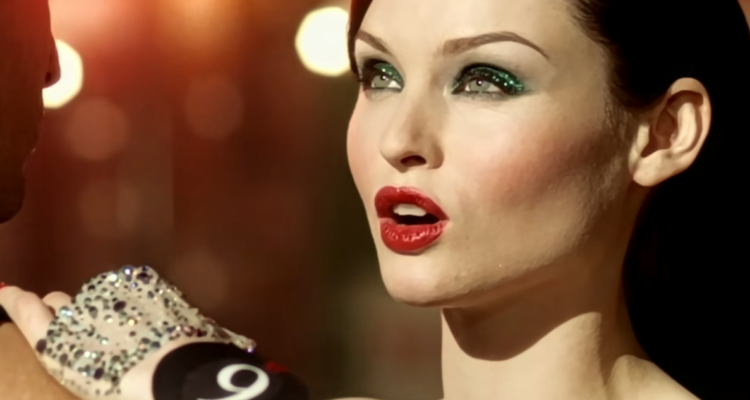 Sophie Ellis-Bextor en el videoclip de Murder on the Dance Floor