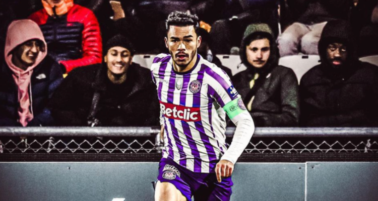 La emoción de Gabriel Suazo al portar la jineta de capitán del Toulouse.