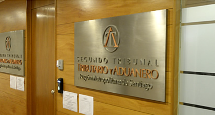 Guerra en tribunal tributario: juez investigado denuncia a secretario por “influenciar” testigos