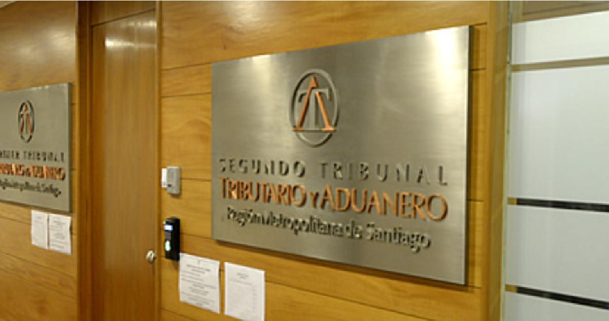 Guerra en tribunal tributario: juez investigado denuncia a secretario por “influenciar” testigos