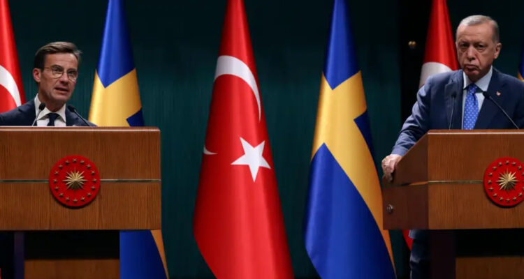 Turquía ratifica la entrada de Suecia a la OTAN tras meses de bloqueo