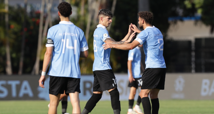 La Uruguay de Bielsa volvió a la victoria con goleada ante Perú en Preolímpico.