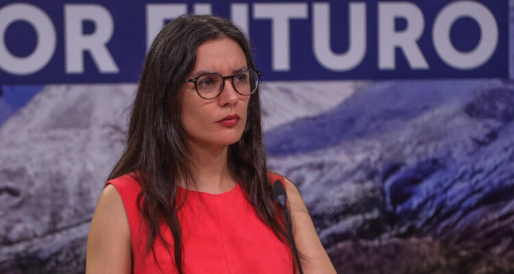 Vallejo emplaza a la oposición: “Piñera entregó pensiones de gracia a personas con delitos graves”