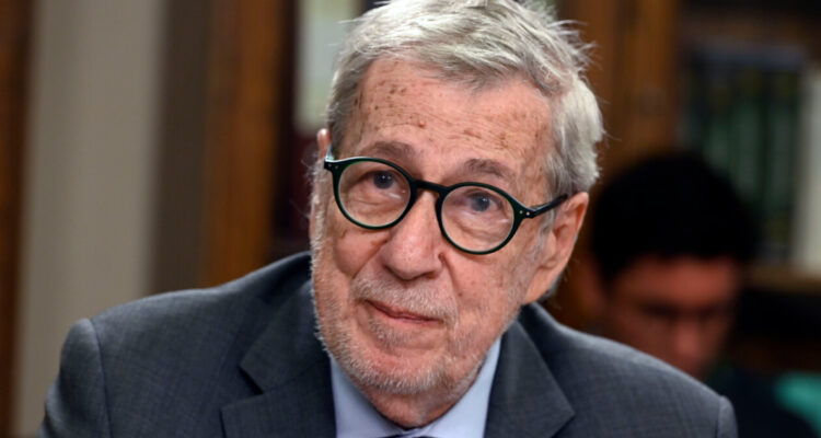 Van Klaveren defiende reunión con Zalaquett: “La inscribí para cerrar una polémica artificial”