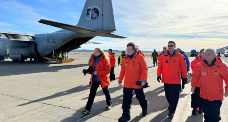 Visita a base militar argentina y junto con la OIEA: Así fue el viaje de Javier Milei a la Antártica