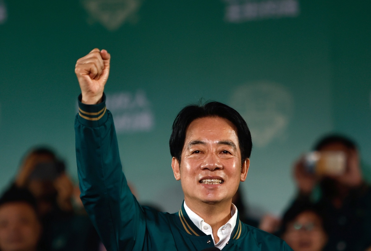 Taipei (Taiwan), 13/01/2024.- Taiwanese Vice President and ruling Democratic Progressive Party (DPP) presidential candidate William Lai Ching-te gestures during a rally after winning the presidential elections in Taipei, Taiwan, 13 January 2024. DPP’s William Lai is set to be Taiwan’s next president after his rivals conceded defeat in the Taiwan presidential elections.