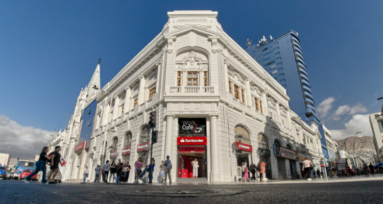 Inauguran la primera sucursal Work/Café Expresso de Santander en Antofagasta: tendrá horario extendido