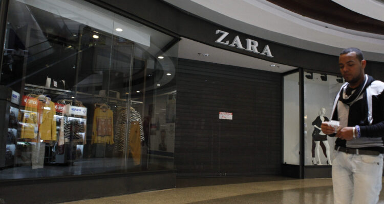 Zara tendría todo listo para volver a abrir tiendas en Venezuela: un cambio de Maduro habría influido