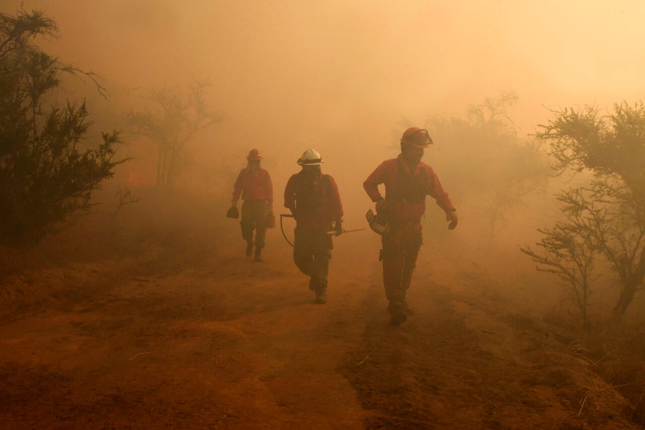 Voluntario muere descompensado mientras combatía incendio forestal en Quilpué