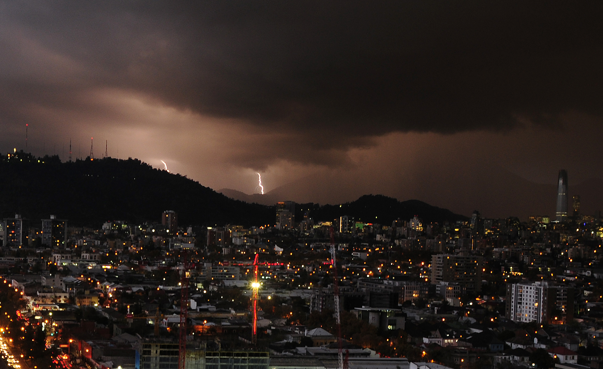 Meteoróloga explica tormenta eléctrica con calor que se produciría en el sector Oriente de la RM