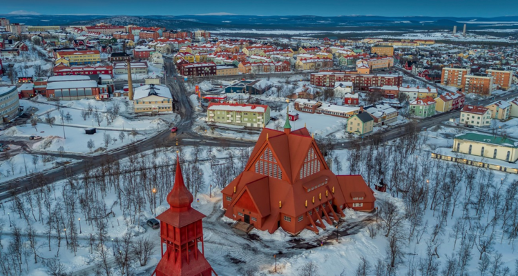 Fotografía panorámica de la ciudad que protagoniza El Abismo de Kiruna.