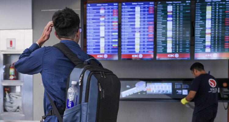 Aerolíneas comunican medidas a pasajeros chilenos ante paro en los aeropuertos de Argentina