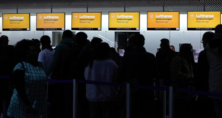 Más de mil vuelos cancelados y casi 200 mil pasajeros varados deja huelga en aeropuertos alemanes