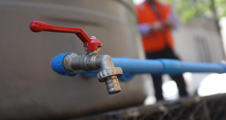 Valdivia: 70 familias afectadas para acceder a tener agua luego que un vecino interviniera instalación