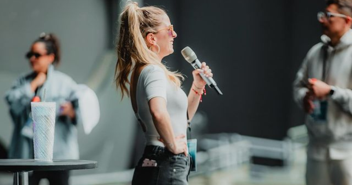 “Llegó, puedo respirar”: Alison Mandel y su reacción tras llegada de conocida amiga previo a Viña 2024