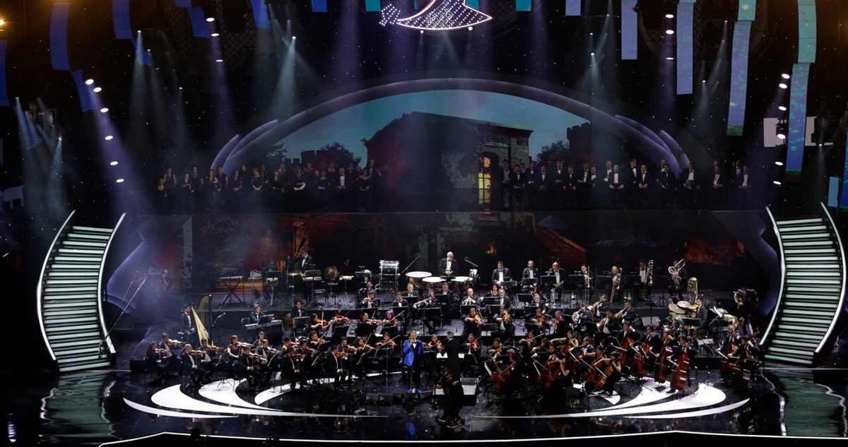Andrea Bocelli batió un récord histórico del Festival de Viña del Mar este lunes, al subir nada menos que 114 músicos al escenario.