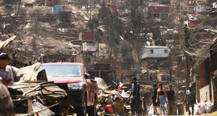 Tragedia en Valparaíso: Gobierno pide a voluntarios vacunarse contra el tétano por labores en terreno