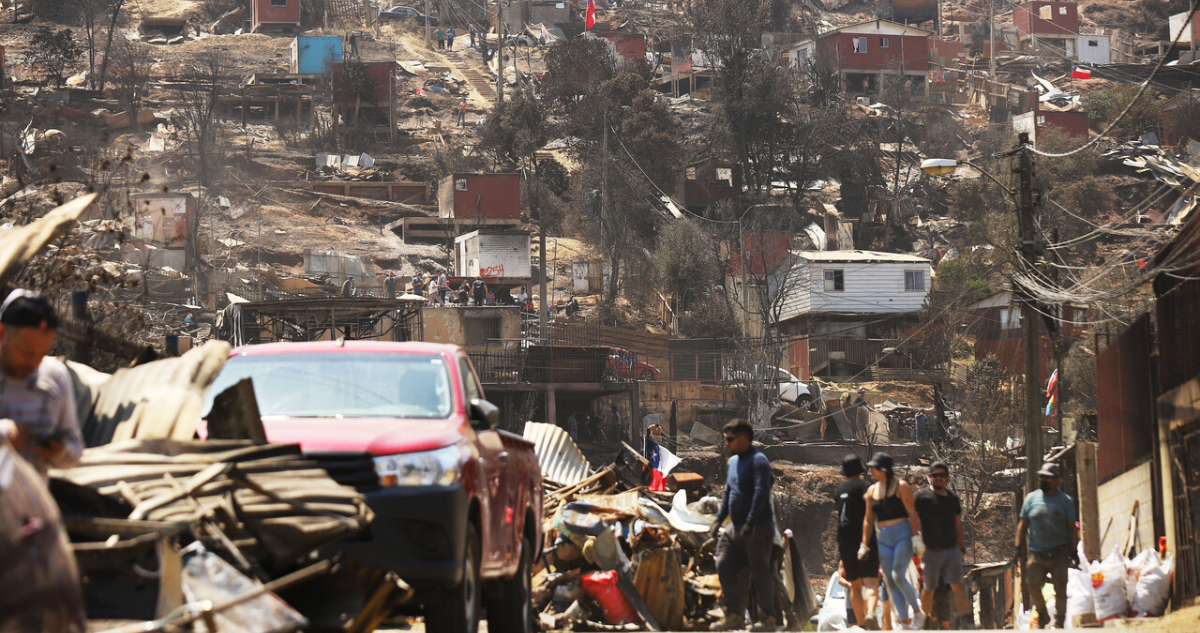 Tragedia en Valparaíso: Gobierno pide a voluntarios vacunarse contra el tétano por labores en terreno