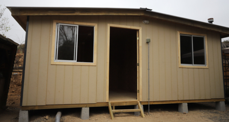 Valparaíso: Gobierno informa que van 60 casas de emergencia instaladas a casi un mes de los incendios