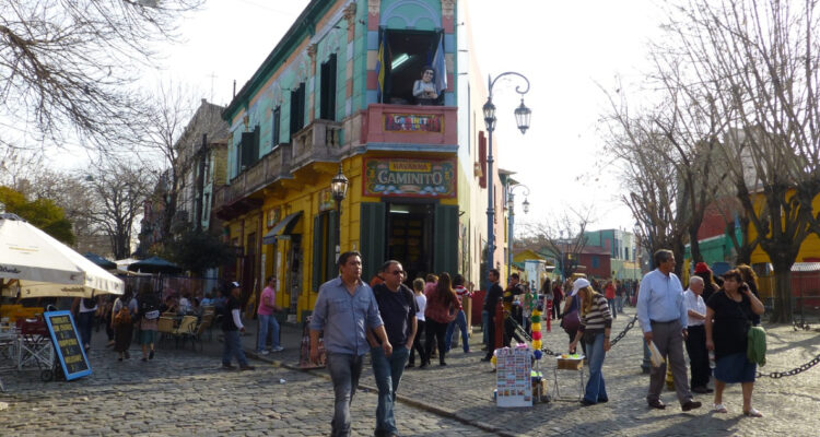 Alertan que inflación en Argentina llegará hasta un estratosférico 250,6% y que recesión se agravarará