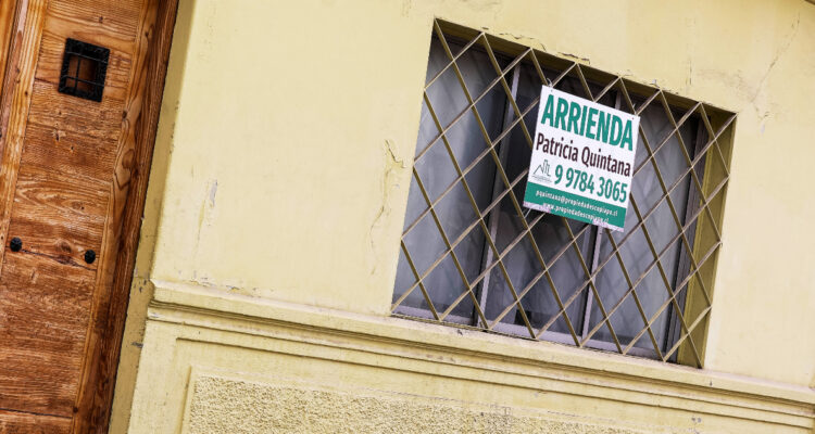 Gobierno buscaría reflotar idea de cobrar impuestos ligados a viviendas DFL2, arriendos, entre otros