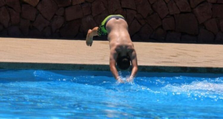 Qué es la asfixia por inmersión, la causa de muerte del ex presidente Sebastián Piñera, y en qué se diferencia de la sumersión.