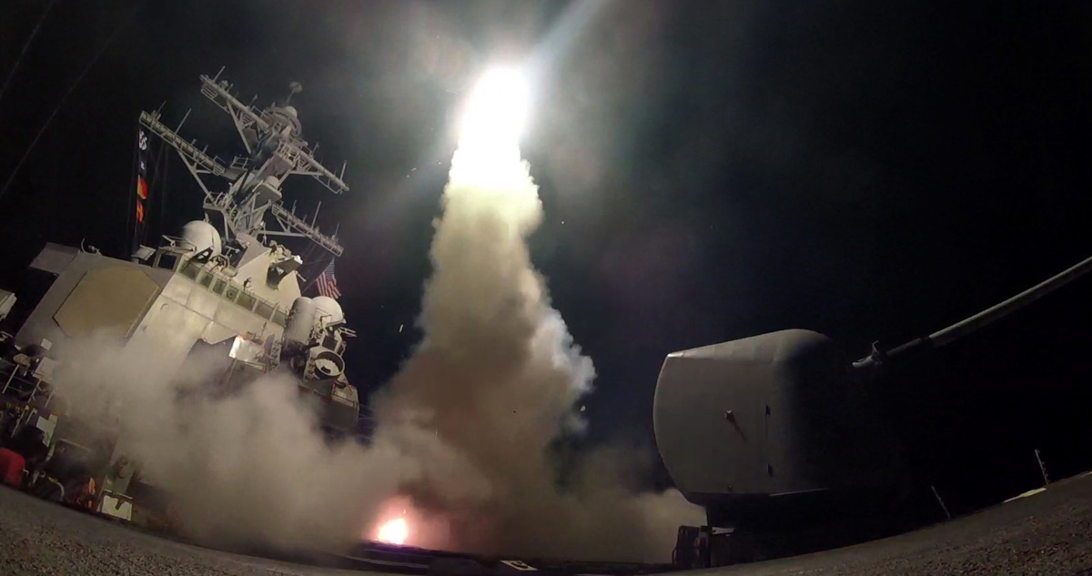 EEUU ataca blancos en Siria como represalia por ataque con drones