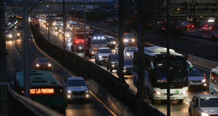 Conoce los desvíos que comienzan este domingo en la autopista Vespucio Sur por obras de AVO II