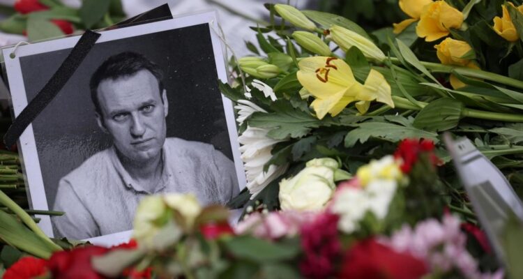 Autoridades rusas siguen negándose a entregar el cuerpo de Navalny a su madre