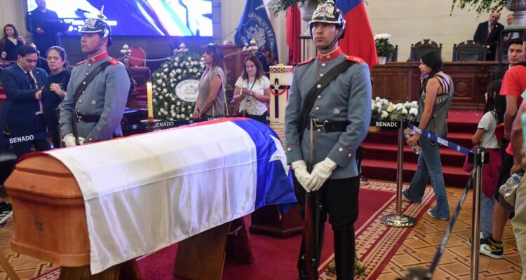 Canciller Van Klaveren confirma presencia de expresidentes en funerales de Sebastián Piñera