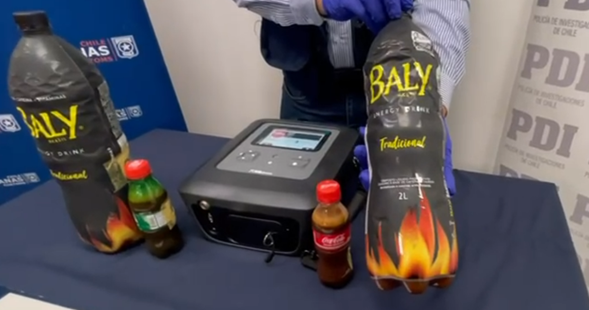 Sorprenden con más de 5 litros de ayahuasca a pasajero que llegó desde Brasil a Aeropuerto de Santiago