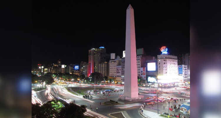 Argentina: Gobierno de Milei dice que precio no era real y por eso tarifa eléctrica subirá hasta 150%