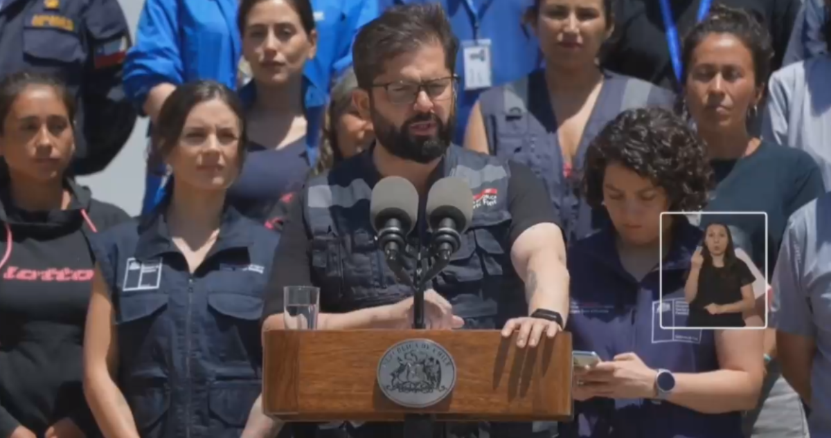 Boric anuncia nuevo bono de hasta 50 UF a damnificados y subsidios a pymes por incendios en Valparaíso