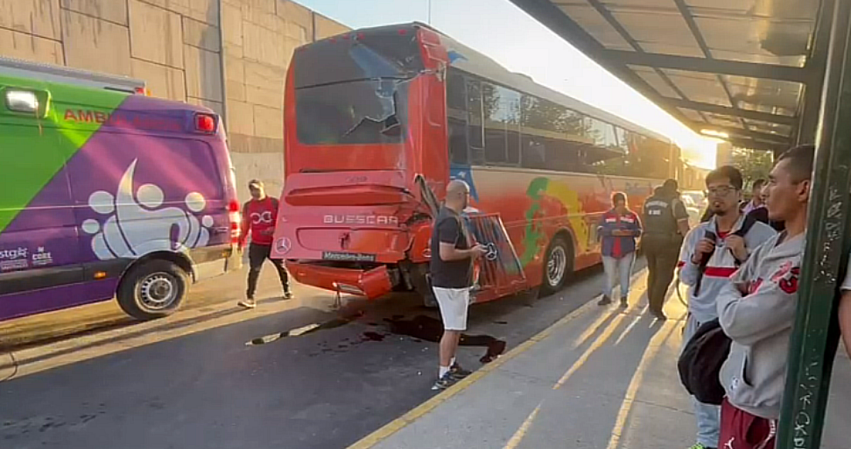 Al menos 19 heridos deja grave accidente entre dos buses en Conchalí