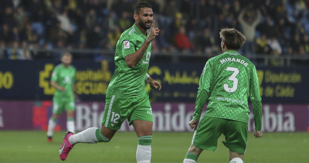 Betis venció al Cádiz por La Liga.