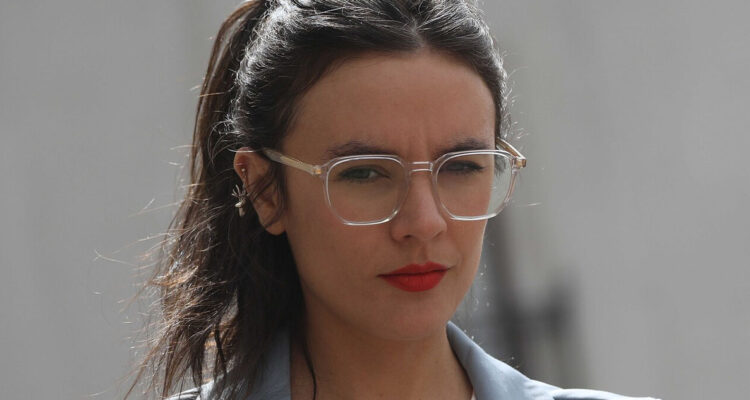 Ministra Camila Vallejo no asistirá al funeral de Sebastián Piñera por encontrarse enferma