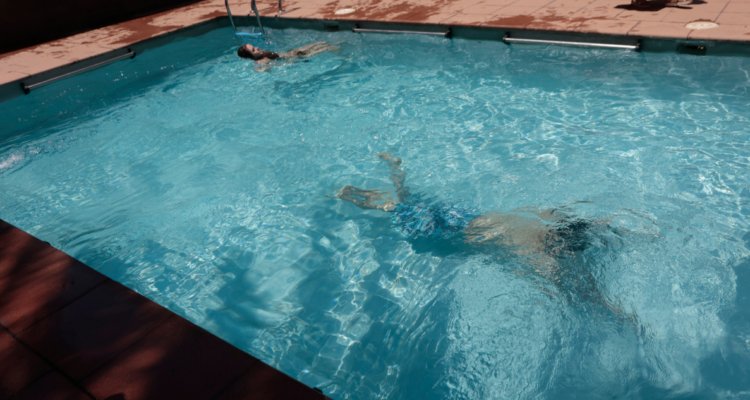 camión municipal para llenar piscinas