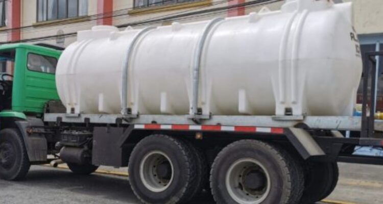 Camiones aljibes abastecen de agua a 8 de 10 provincias de Chiloé