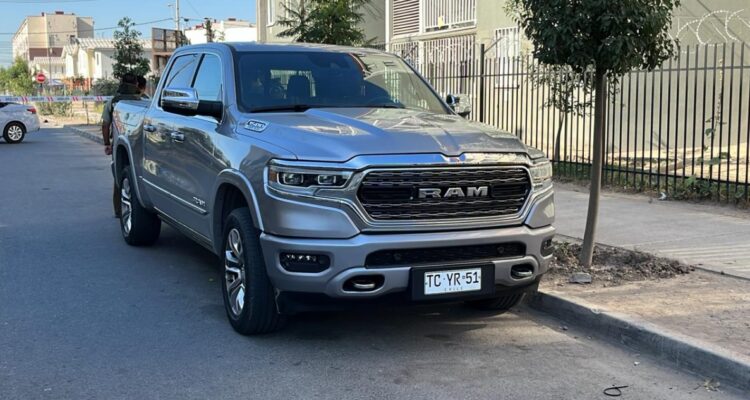 En La Pintana encuentran camioneta robada a Américo durante una encerrona