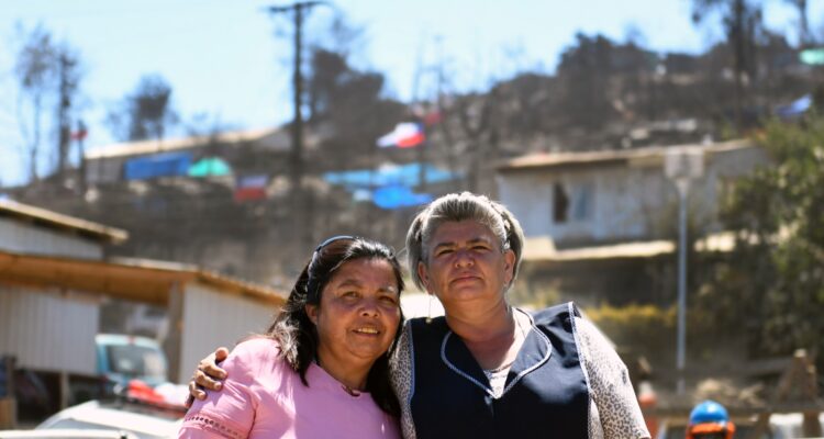 Carolina Rojas y Marta González, dirigentas del Campamento Manuel Bustos de Viña del Mar.