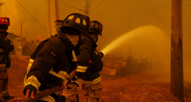 Casi mil voluntarios de Bomberos del Bío Bío y Ñuble concurren a emergencias de Valparaíso y O’Higgins