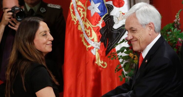 “El único gran líder que ha tenido Chile Vamos”: Cecilia Pérez llega al exCongreso a despedir a Piñera